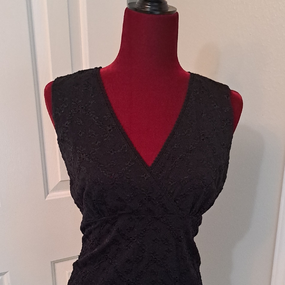 Black Lace Sleeveless V-neck Fitted Top